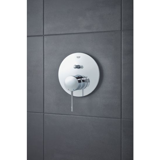 Készlet kád és zuhany csaptelep Grohe Essence 24058001, fejzuhany Grohe Vitalio Start Shower System 26815000, 35600000, 27851000, 26962001, 2794610E, 28741002