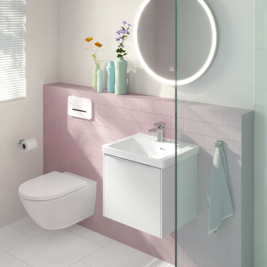 Készlet Wc csésze + WC ülőke szett Villeroy & Boch Subway 3.0 4670TS01, beépíthető keret Villeroy & Boch ViConnect 92246100, 92249061